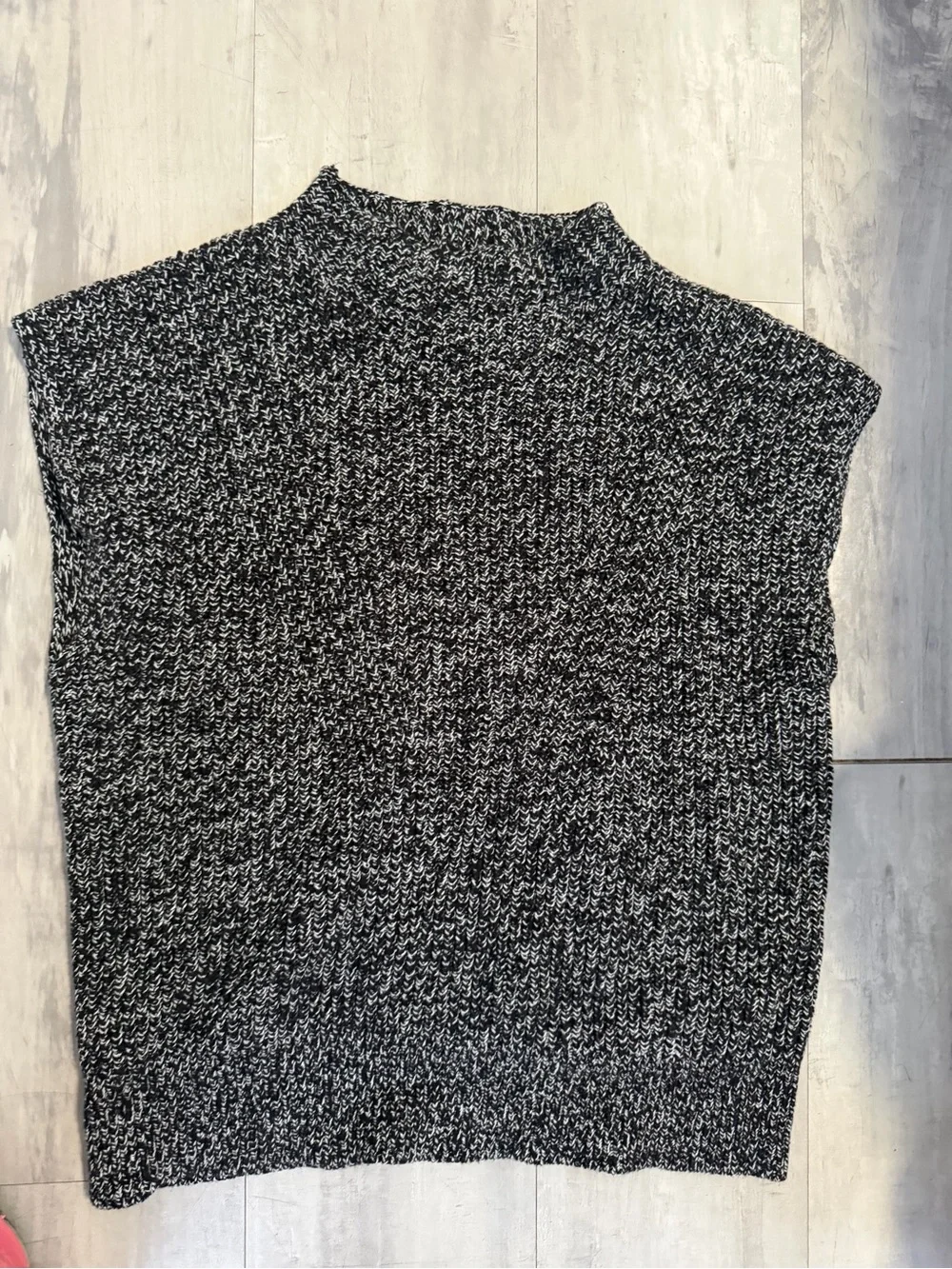 Women's Black & White Marled Knit Sleeveless Sweater